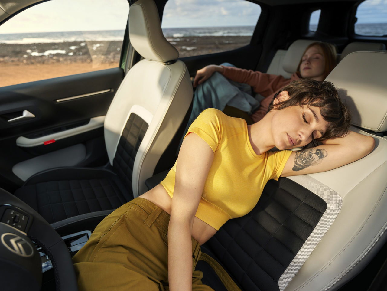 Espacioso habitáculo del Citroën C3 Aircross, ideal para viajes largos.