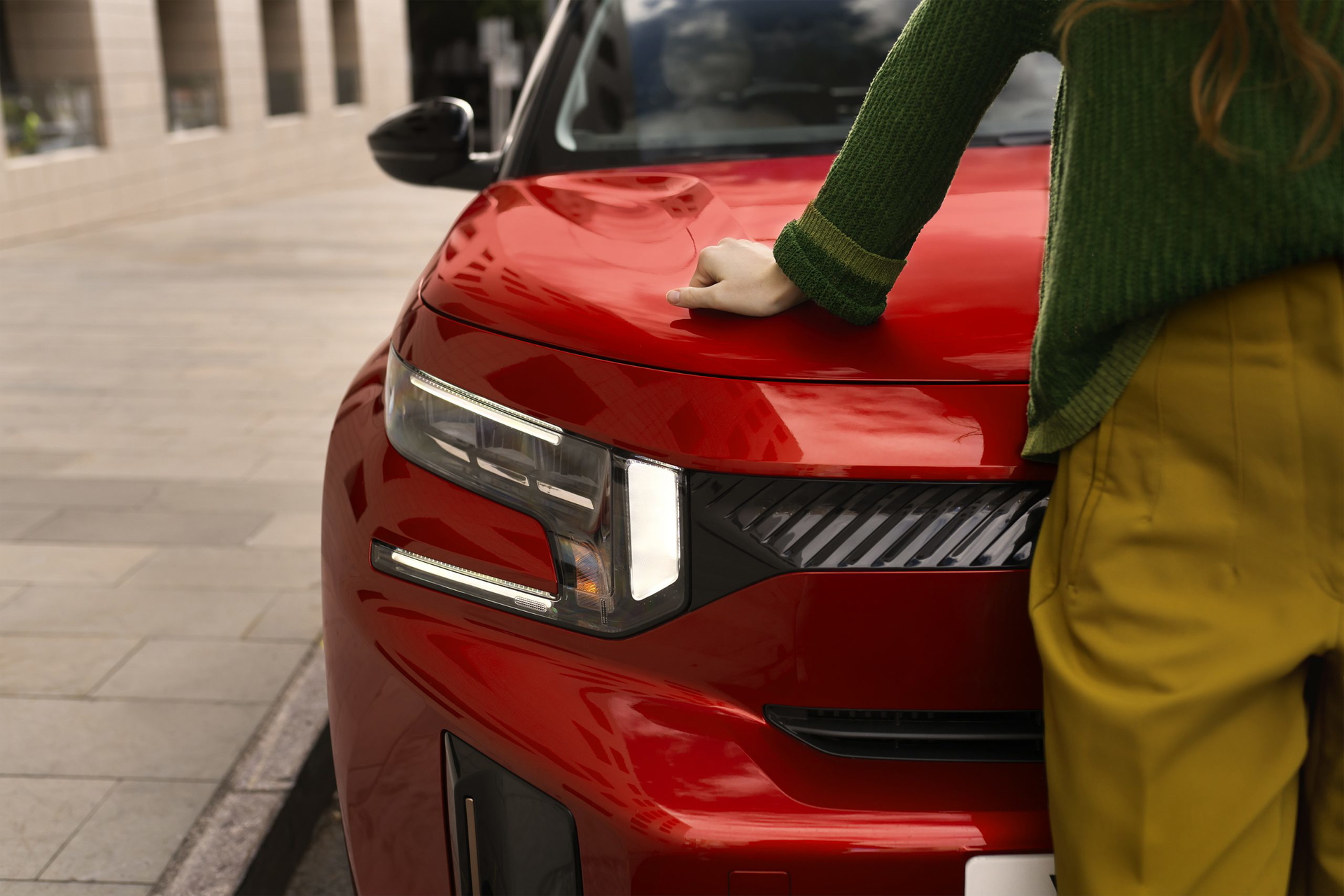 Vista delantera del Citroën C3 Aircross resaltando su diseño audaz.