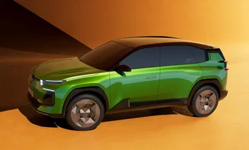 Vista lateral del renovado Citroën C5 Aircross mostrando su línea y diseño dinámico.