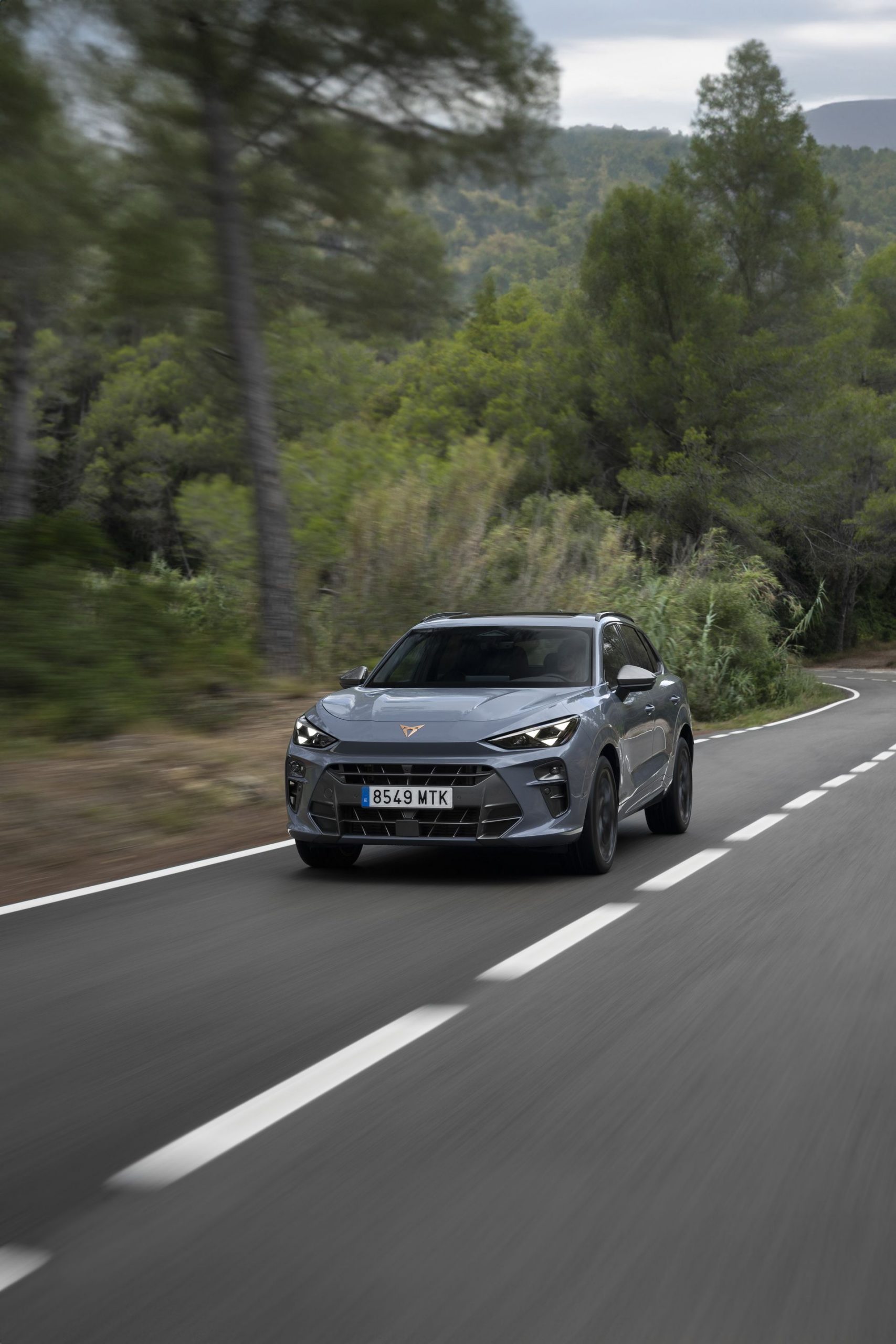 El Cupra Terramar 2024 luce su diseño en movimiento.