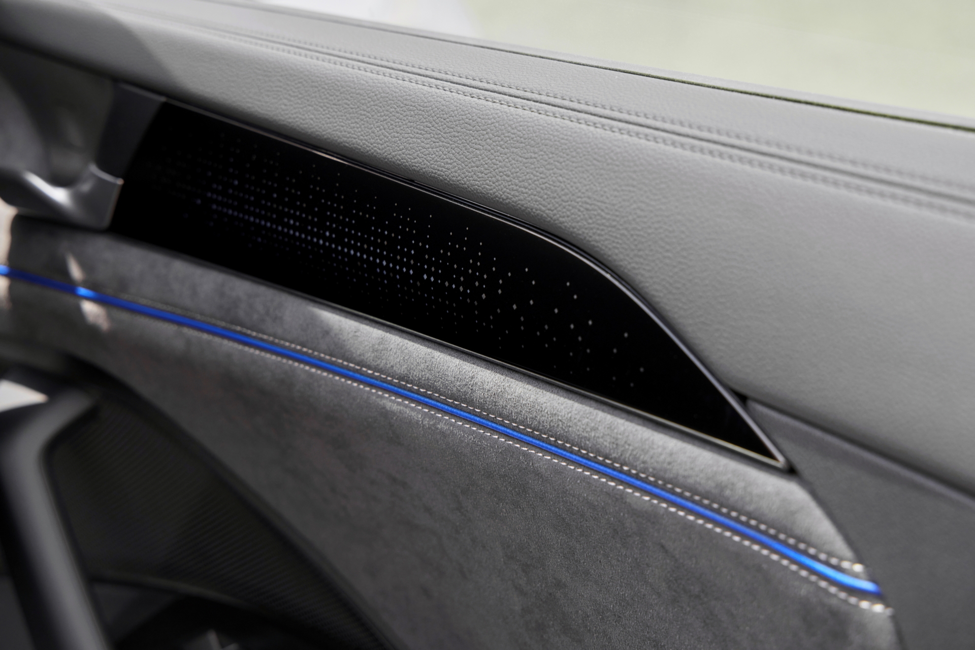 Vista cercana a la consola central del Volkswagen Tayron, destacando su diseño y acabados.