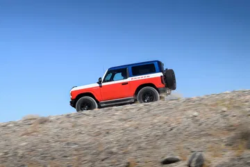 Ford Bronco Stroppe en acción, mostrando sus capacidades todoterreno