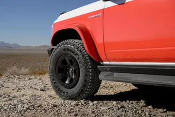 Vista lateral del Ford Bronco 2025 Stroppe Edition destacando su diseño robusto.
