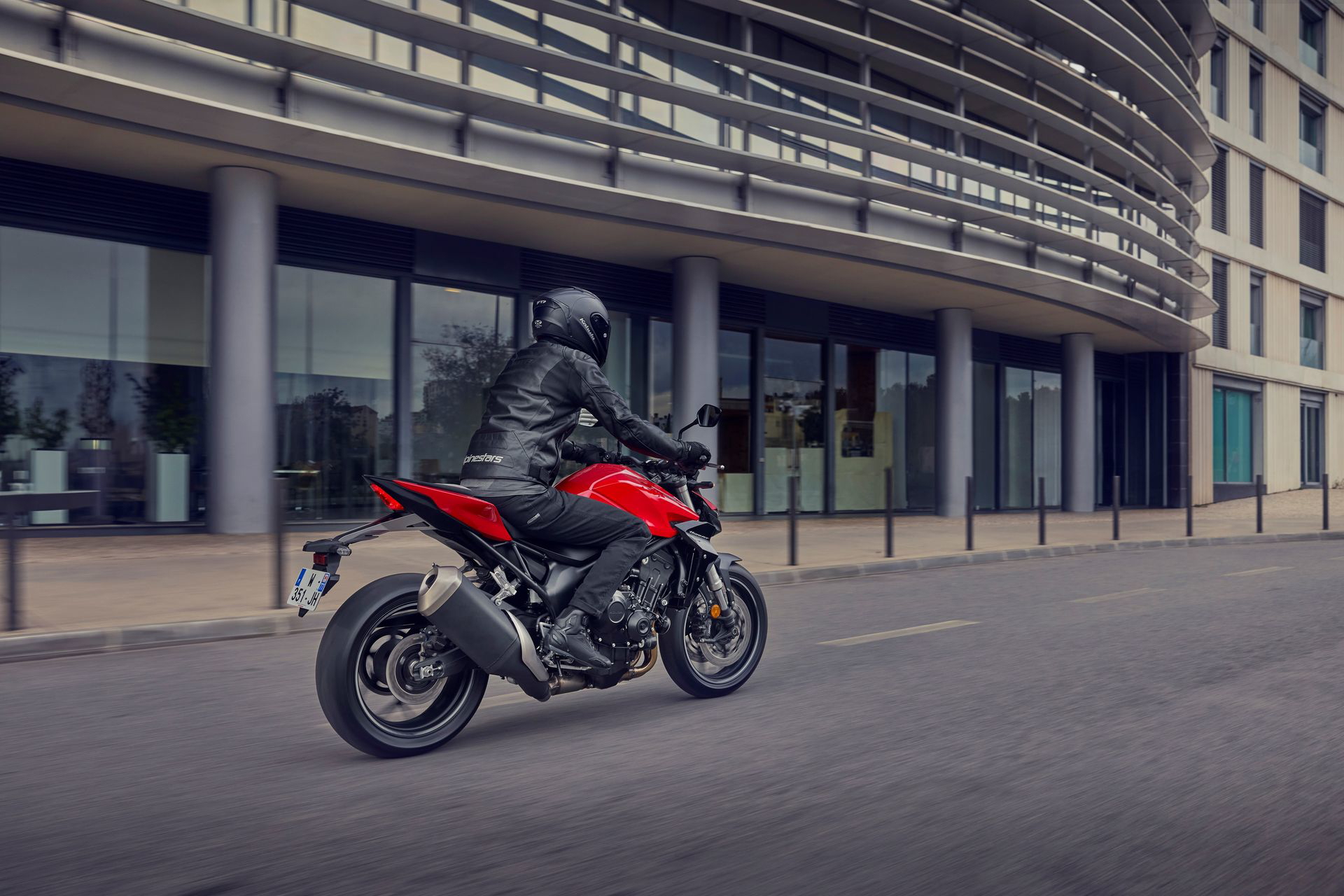 El retorno de la Honda CB1000 Hornet con un diseño agresivo y prestaciones que emocionan al conductor.
