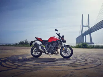 La renovada CB1000 Hornet destila deportividad y poder, una leyenda que renace.
