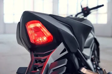 Renacimiento leyenda callejeras, Honda CB1000 Hornet destaca diseño audaz y prestaciones agresivas.