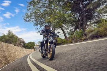 La nueva CB1000 Hornet seduce con su diseño agresivo y prestaciones mejoradas.