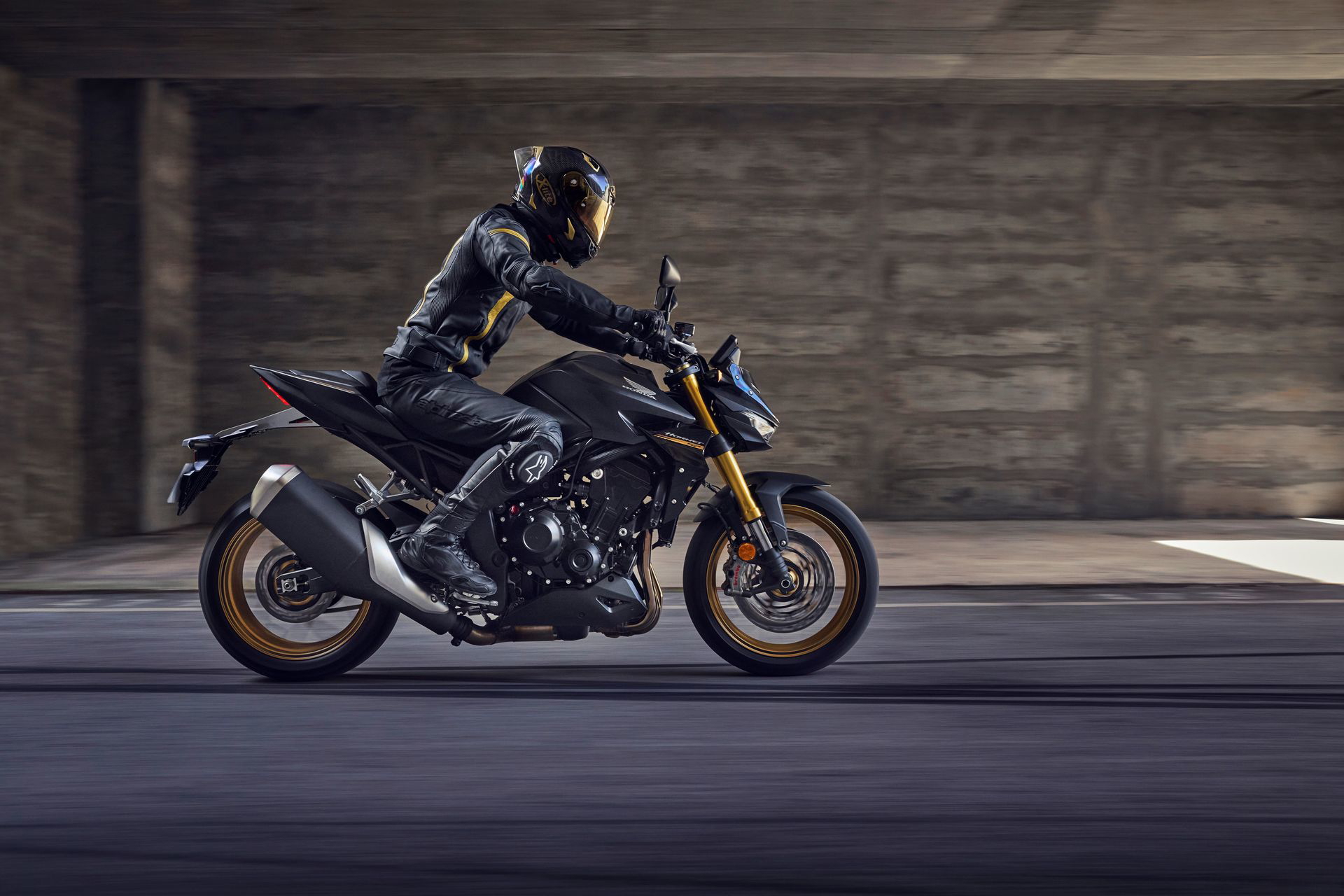 La nueva Honda CB1000 Hornet 2025, estilizada y agresiva en su diseño lateral.