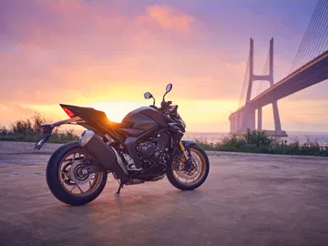 La Honda CB1000 Hornet resurge con una estética imponente y una mecánica pulida para emocionar.