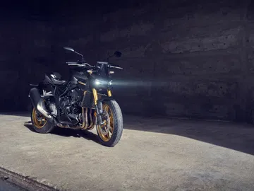 Reinvención de un clásico, la CB1000 Hornet brilla con su diseño agresivo.