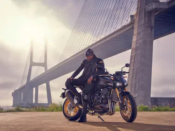 La Honda CB1000 Hornet resurge con un diseño imponente y una postura agresiva. La Honda CB1000 Hornet resurge con un diseño imponente y una postura agresiva.