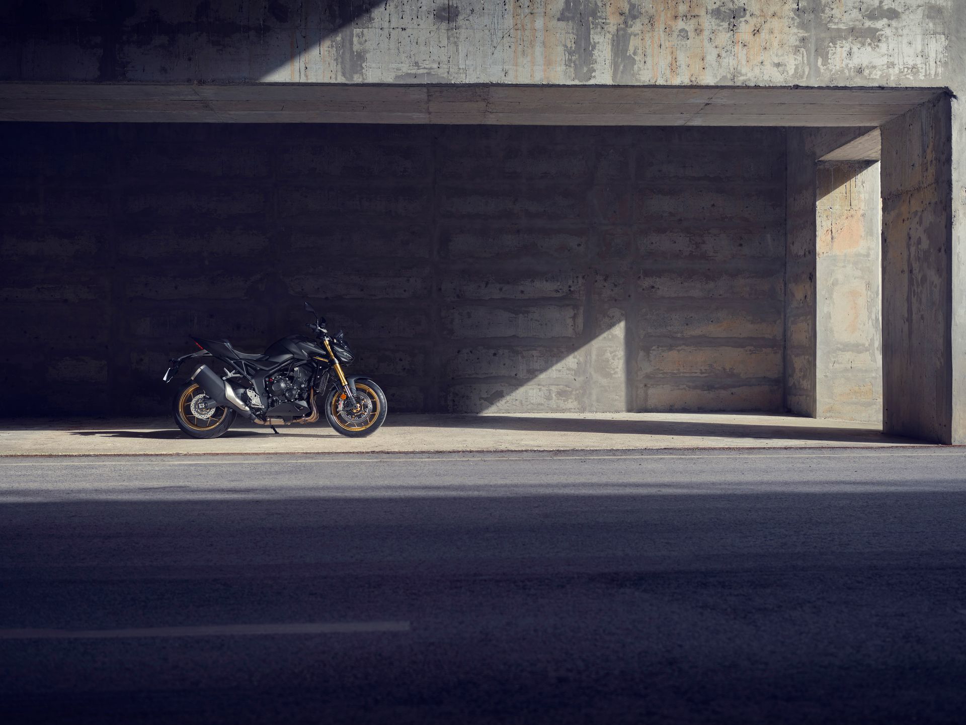 La Honda CB1000 Hornet 2025: una visión lateral que anticipa adrenalina.