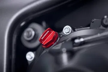 Vista del mecanismo de ajuste de la Honda CB1000 Hornet 2025