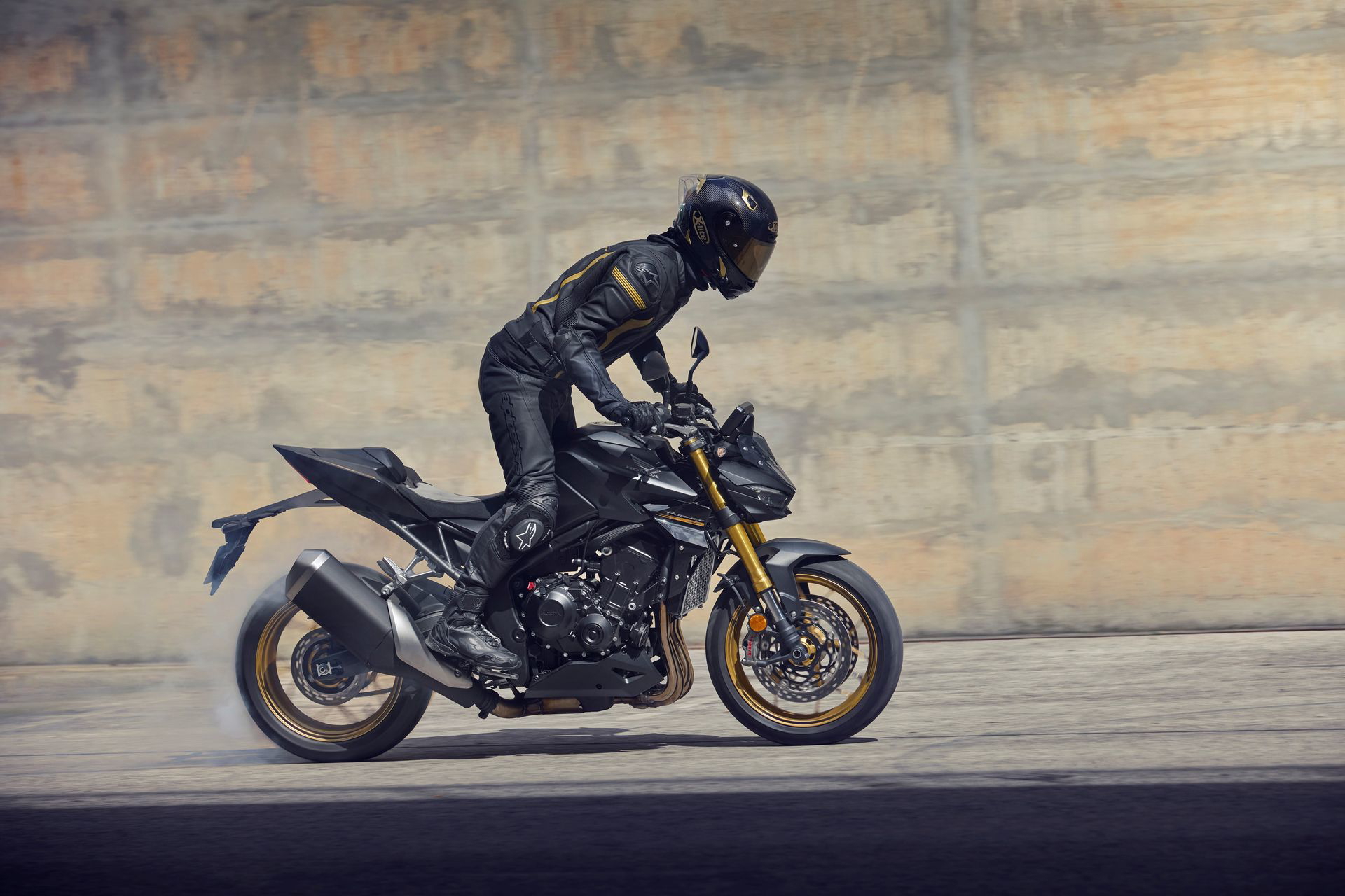 La renovada Honda CB1000 Hornet destila poder y estilo en cada línea.