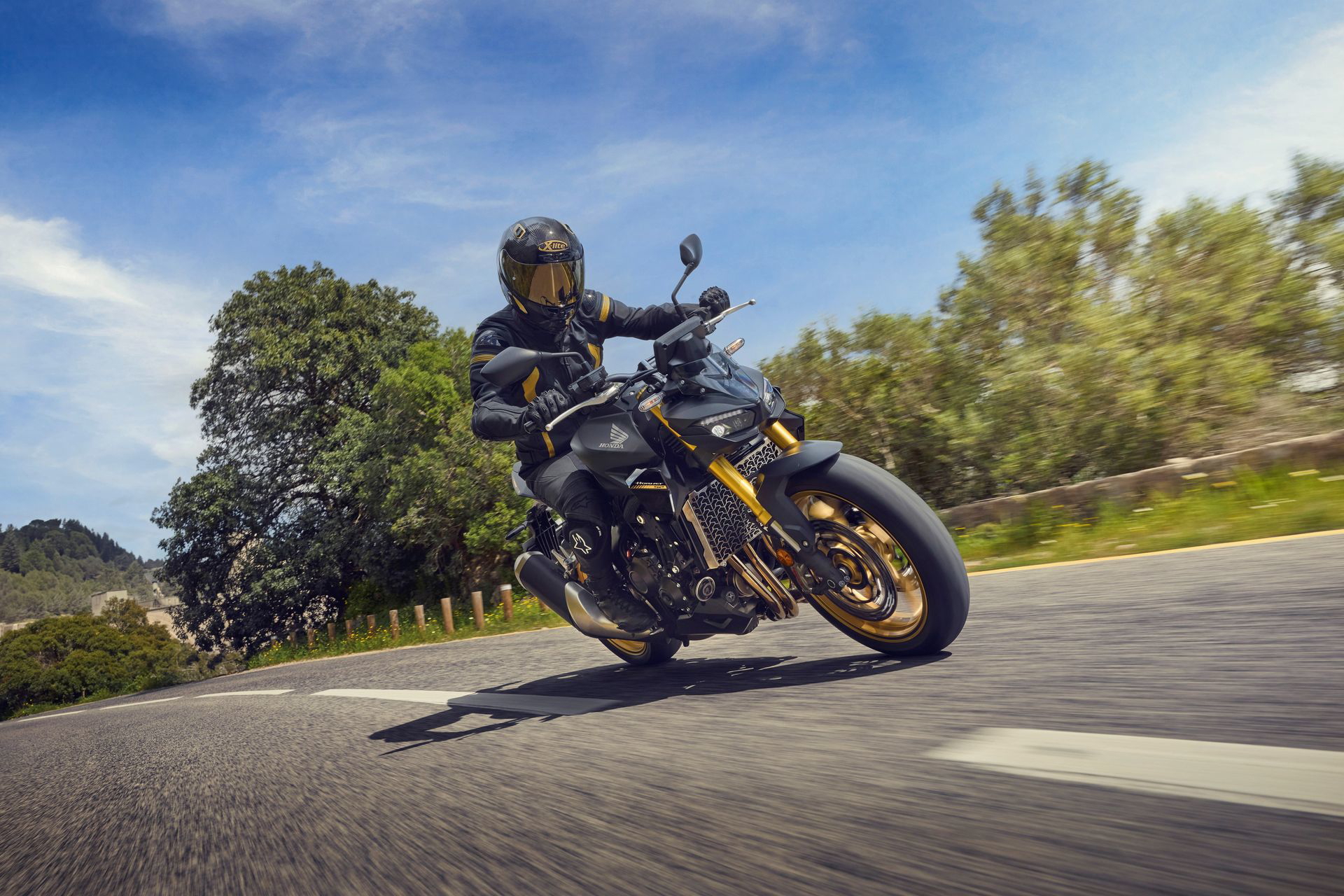 Honda CB1000 Hornet 2025: diseño agresivo y prestaciones top
