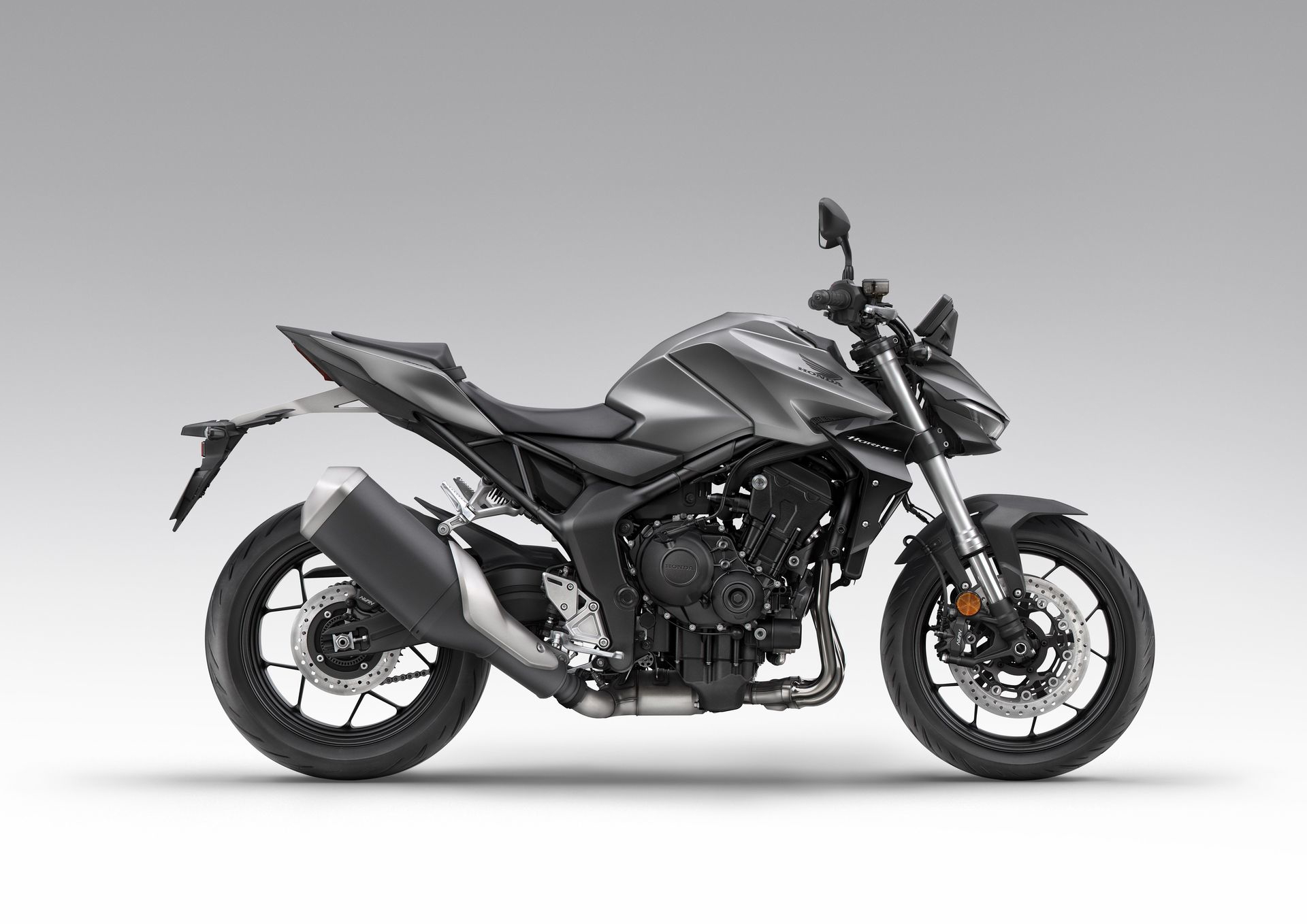 Perfil agresivo y deportivo de la CB1000 Hornet, promesa de emociones fuertes.