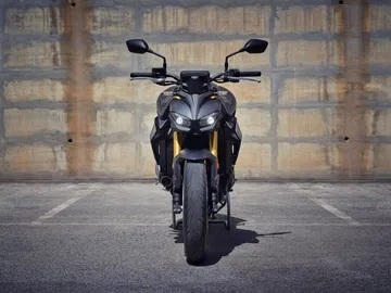 Vista imponente de la Honda CB1000 Hornet 2025, diseño agresivo y líneas afiladas.