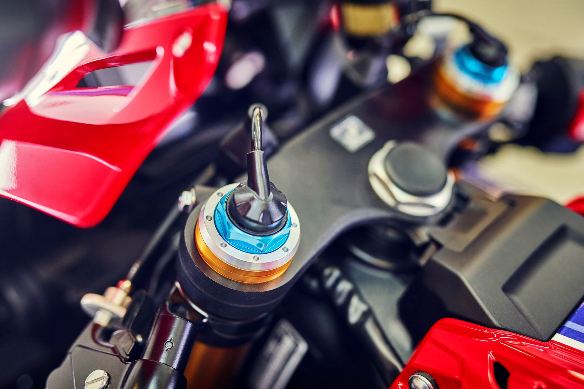 Vista detallada de la nueva Fireblade, destacando su ingeniería de precisión.