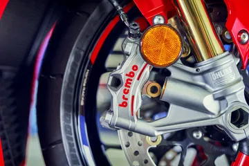 honda-cbr1000rr-r-fireblade freno y suspensión magistralmente ensamblados