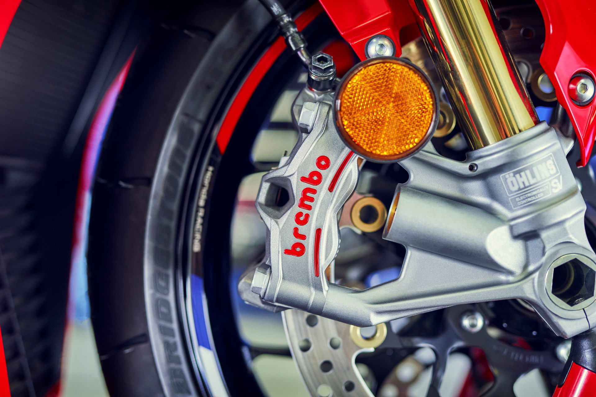 honda-cbr1000rr-r-fireblade freno y suspensión magistralmente ensamblados