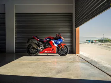 La nueva Honda CBR1000RR-R Fireblade expuesta con majestuosidad.