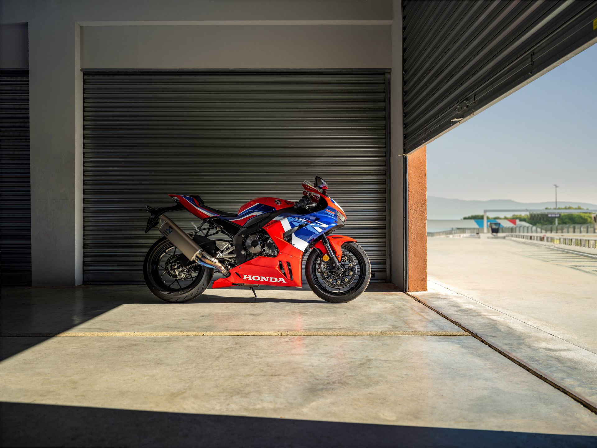 La nueva Honda CBR1000RR-R Fireblade expuesta con majestuosidad.
