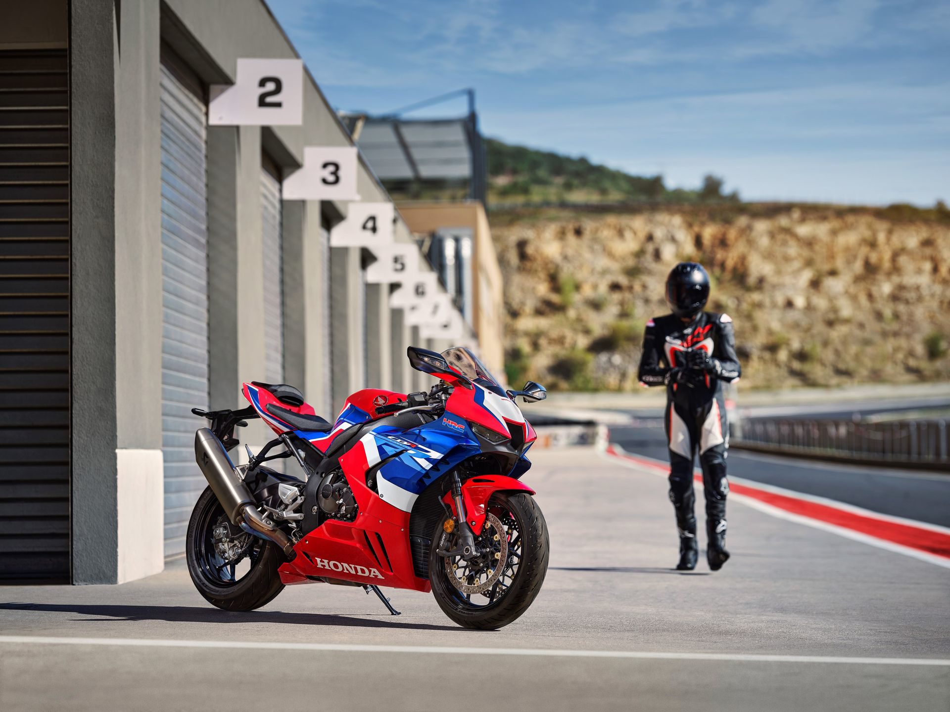 Nueva Fireblade en circuito, diseño agresivo y prestaciones de élite.