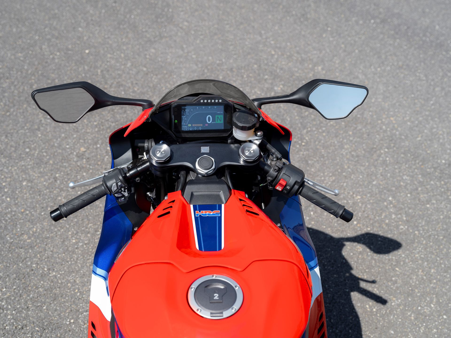 Vista superior de la CBR1000RR-R Fireblade destacando su aerodinámica y diseño agresivo.