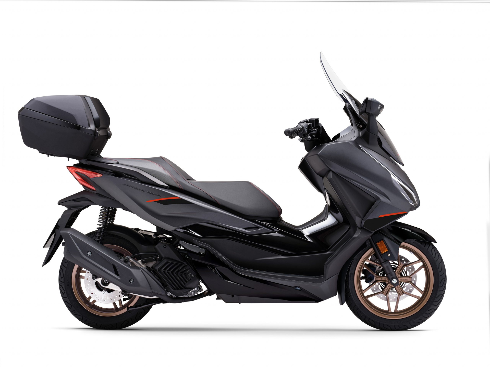 Vista lateral del Honda Forza 125 con diseño mejorado para 2025.