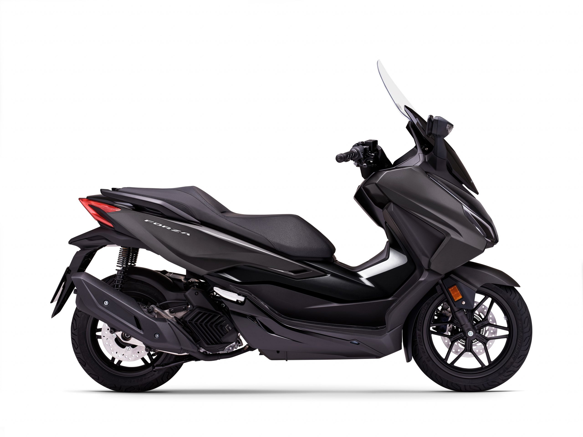 El Honda Forza 125, un scooter de aspecto premium con líneas elegantes y acabados sofisticados.