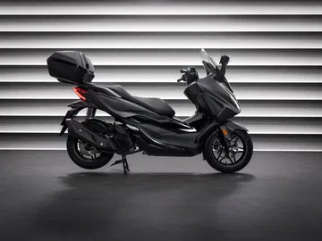 Scooter Honda Forza 125 2025: diseño italiano con esencia japonesa.