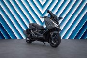 Honda Forza 125, renovación sofisticada del scooter premium para 2025.