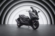 El Honda Forza 125 se renueva con estilo y tecnología para liderar en 2025.