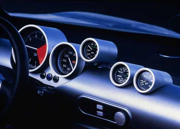 Vista del cuadro de instrumentos con un diseño sofisticado y moderno.