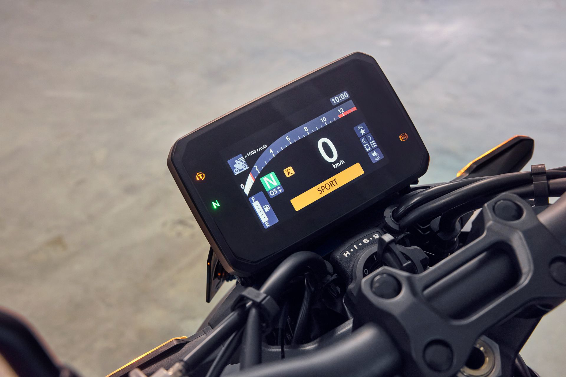Vista del panel de instrumentos digital avanzado de la Honda CB1000 Hornet.