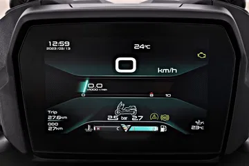 Panel de instrumentos digital del scooter Voge SR4 MAX T. Clara visualización de datos.
