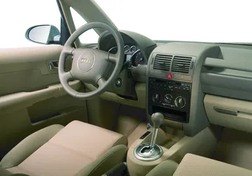 El habit&aacute;culo del Audi A2 revela un dise&ntilde;o atemporal con acabados modernos.