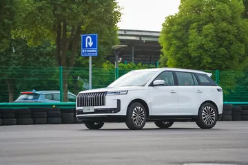 El Jaecoo 5 destaca por su diseño moderno y su tamaño similar al SEAT Ateca, un SUV muy esperado.