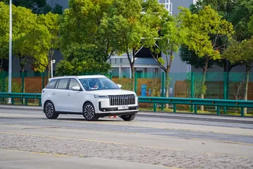 Vista lateral del Jaecoo 5, un SUV económico que llegará en 2025