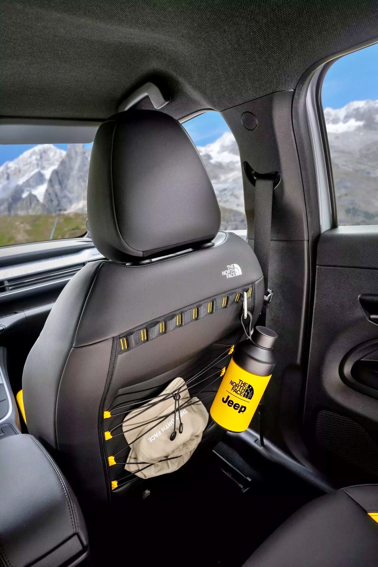 Vista del tapizado y detalles interiores distintivos de la edición North Face.