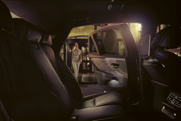 Confort y lujo destacan en el habitáculo trasero del Lexus LS.