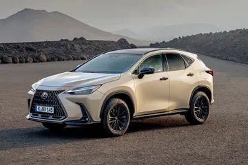 El Lexus NX 350h Overtrail presenta un diseño robusto y capacidad todoterreno.