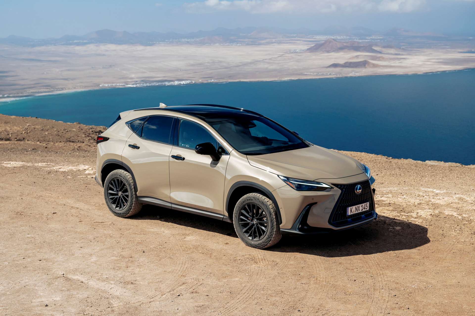 Lexus NX 350h Overtrail, perfil robusto y capacidad todoterreno.