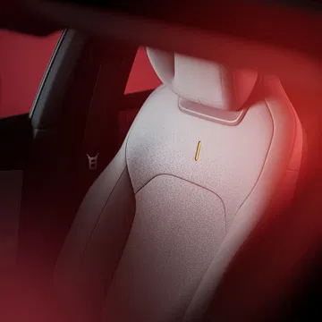 Vista del acabado y diseño del asiento de un SUV coupé.