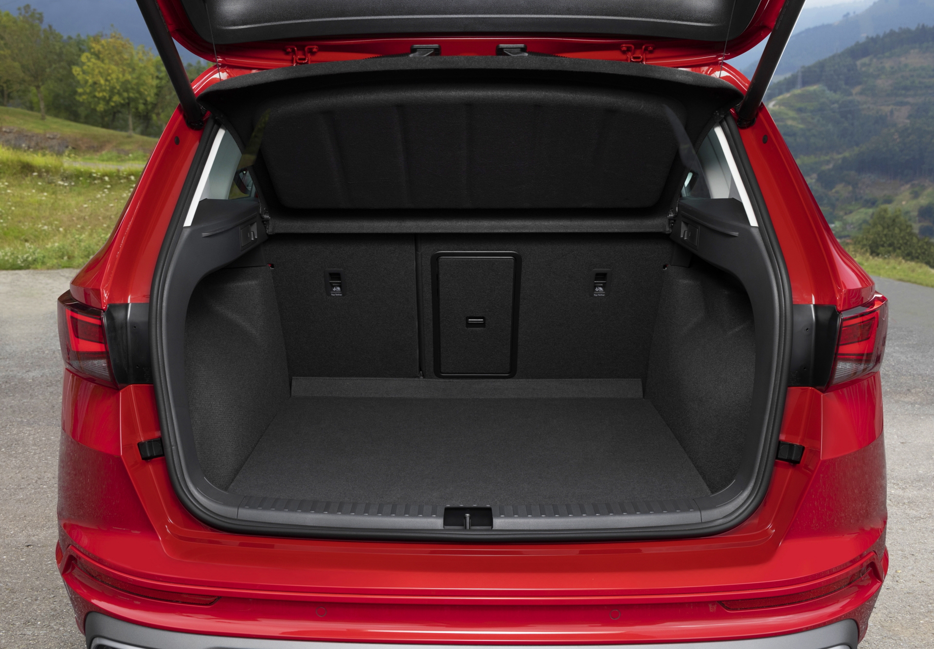 Amplio maletero del Seat Ateca con una capacidad de 510 litros, ideal para familias.