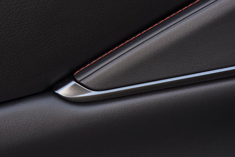 Tirador de puerta con acabados premium del Mazda CX-30