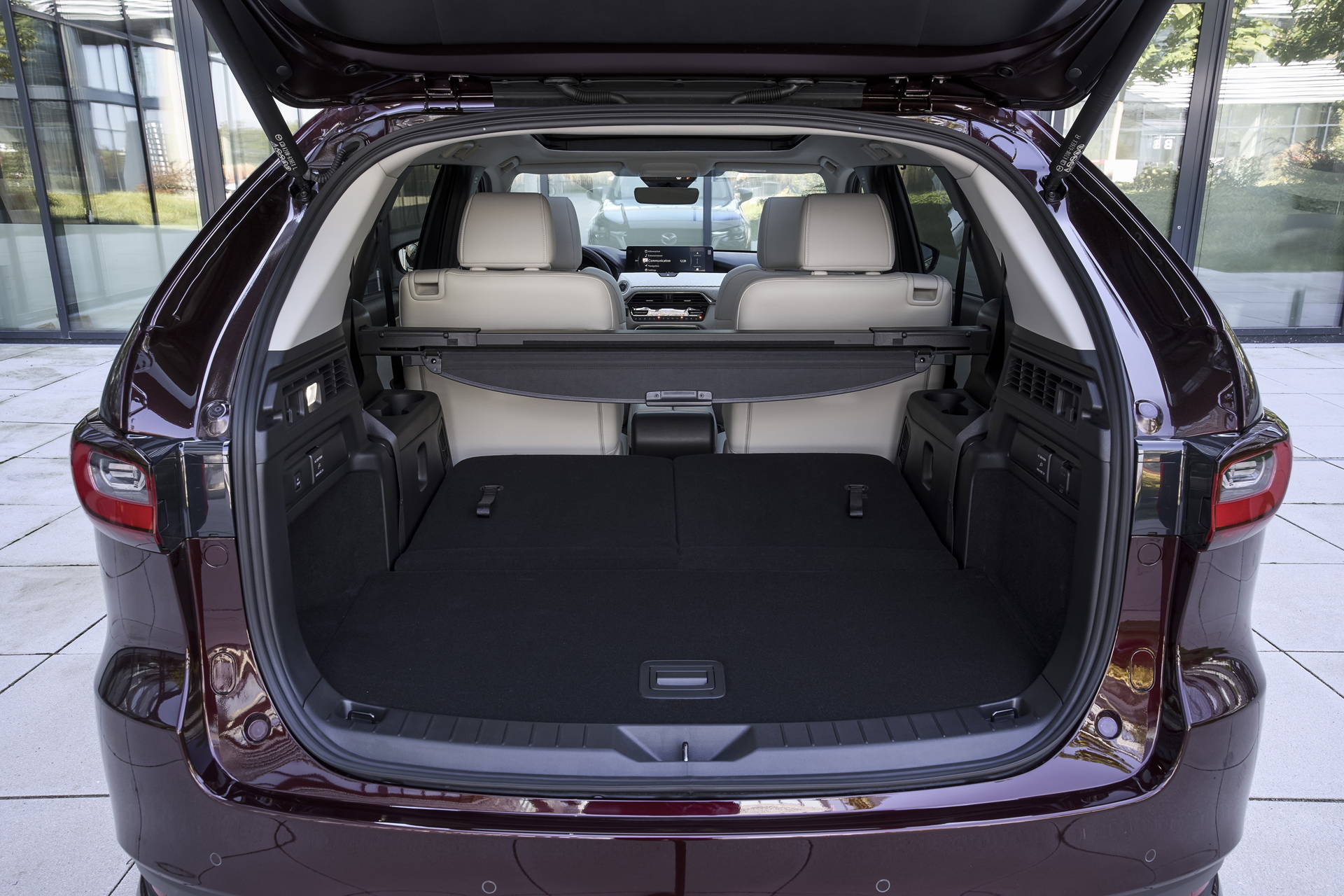 Amplitud y versatilidad destacan en el maletero del Mazda CX-80.