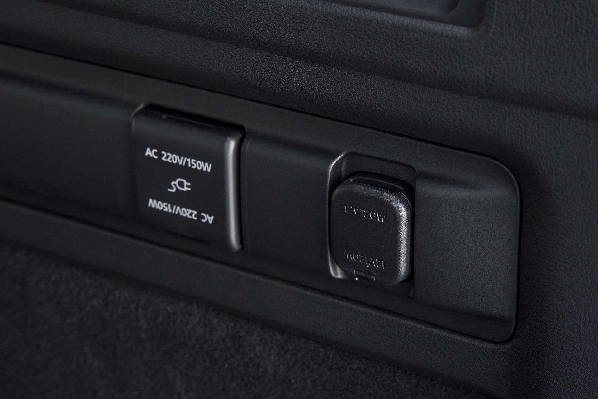 Vista del sistema de ajuste de asientos en un Mazda CX-80 2025.