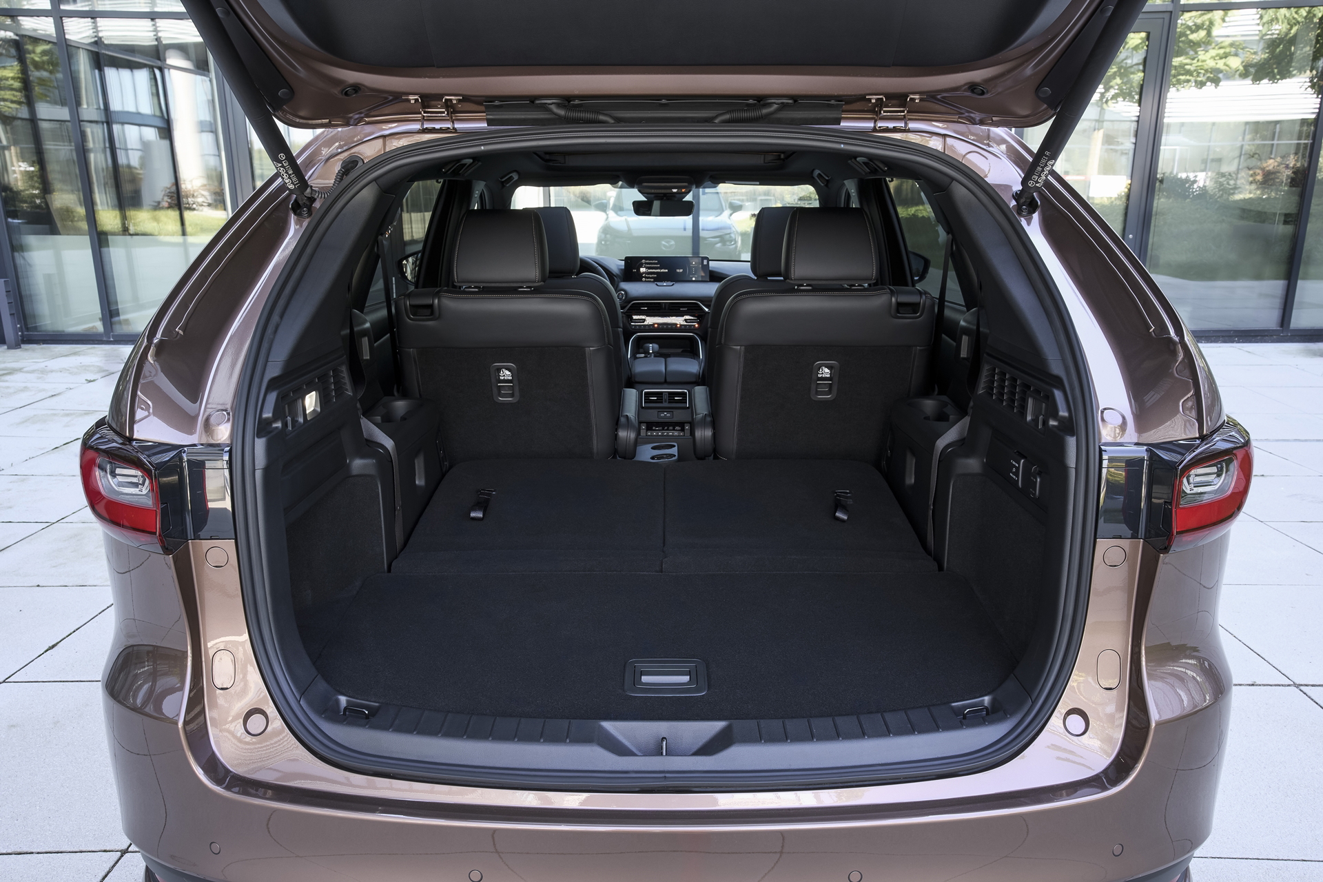 Amplio espacio de carga del Mazda CX-80, ideal para familias numerosas