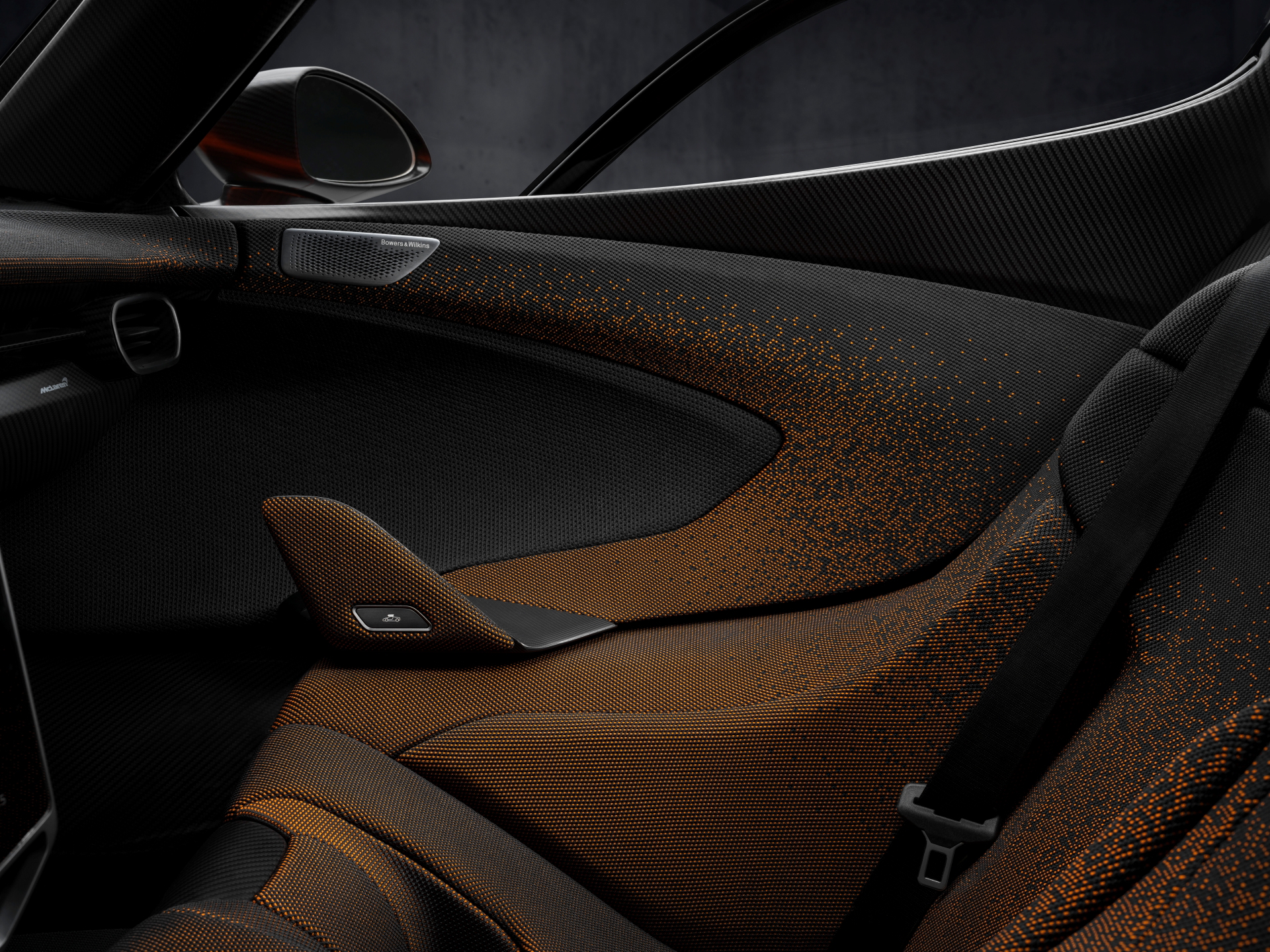 Detalles exclusivos del volante en el nuevo McLaren W1.